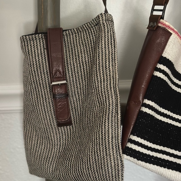 A Classy Chic Boutique Brown and Cream Shoulder Bag - Picture 3 of 4